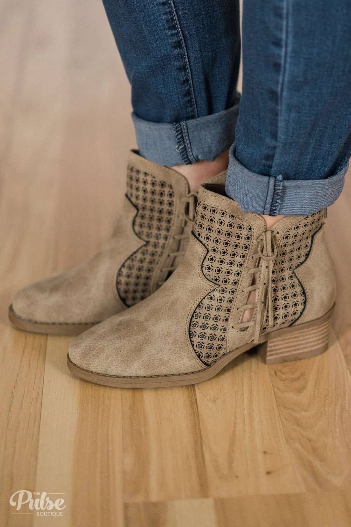 Very G Mata Ankle Boots- Cream - Image 3